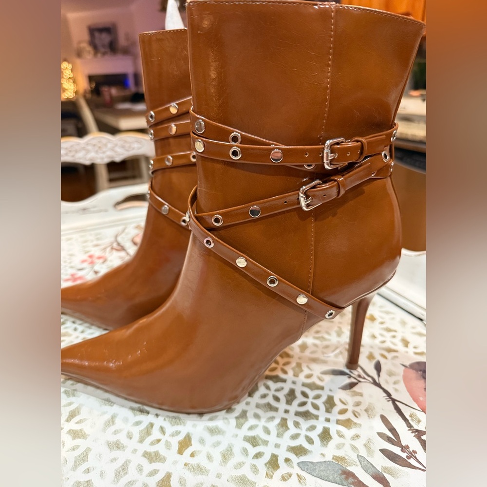 Elegant Tan Heeled Boots with Buckle Detail